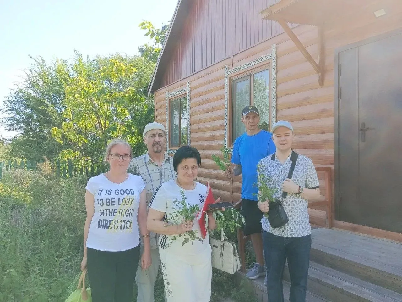 🌳Прогулка с пользой: клиенты Центра адаптации и реабилитации инвалидов в Корольковом с...