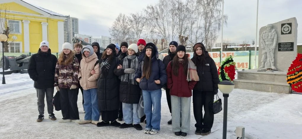 20 февраля 2026 года обучающиеся 8 "Б" и 10 "А" посетили  с экскурсией   воинскую часть.  Ребята озн