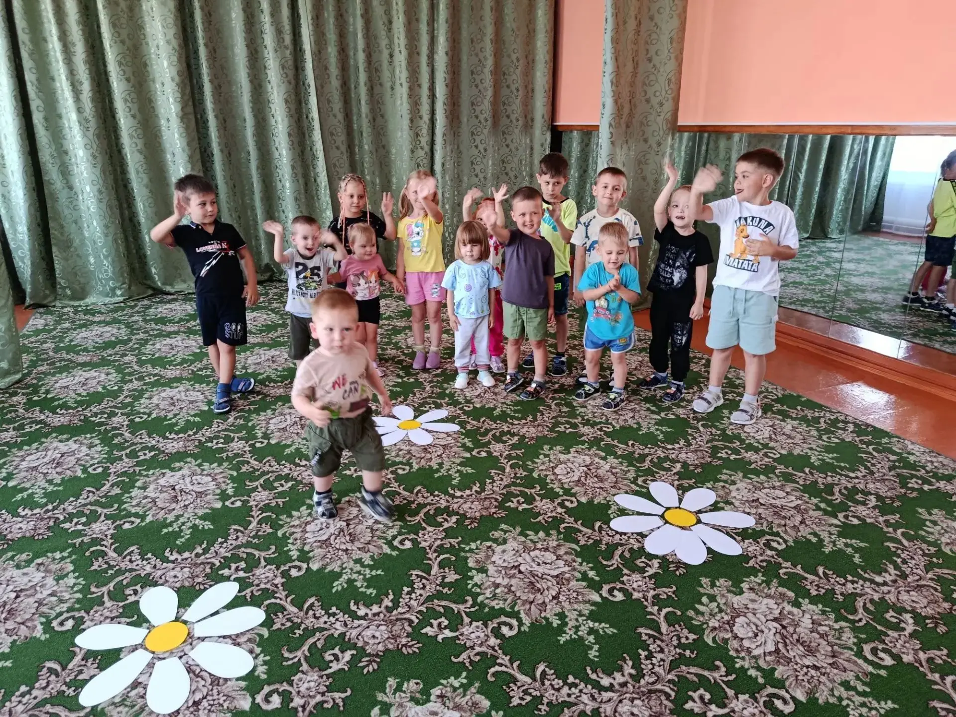 Сегодня в нашем детском саду прошло развлечение  посвящённое Дню семьи, любви и верности. Одним из с