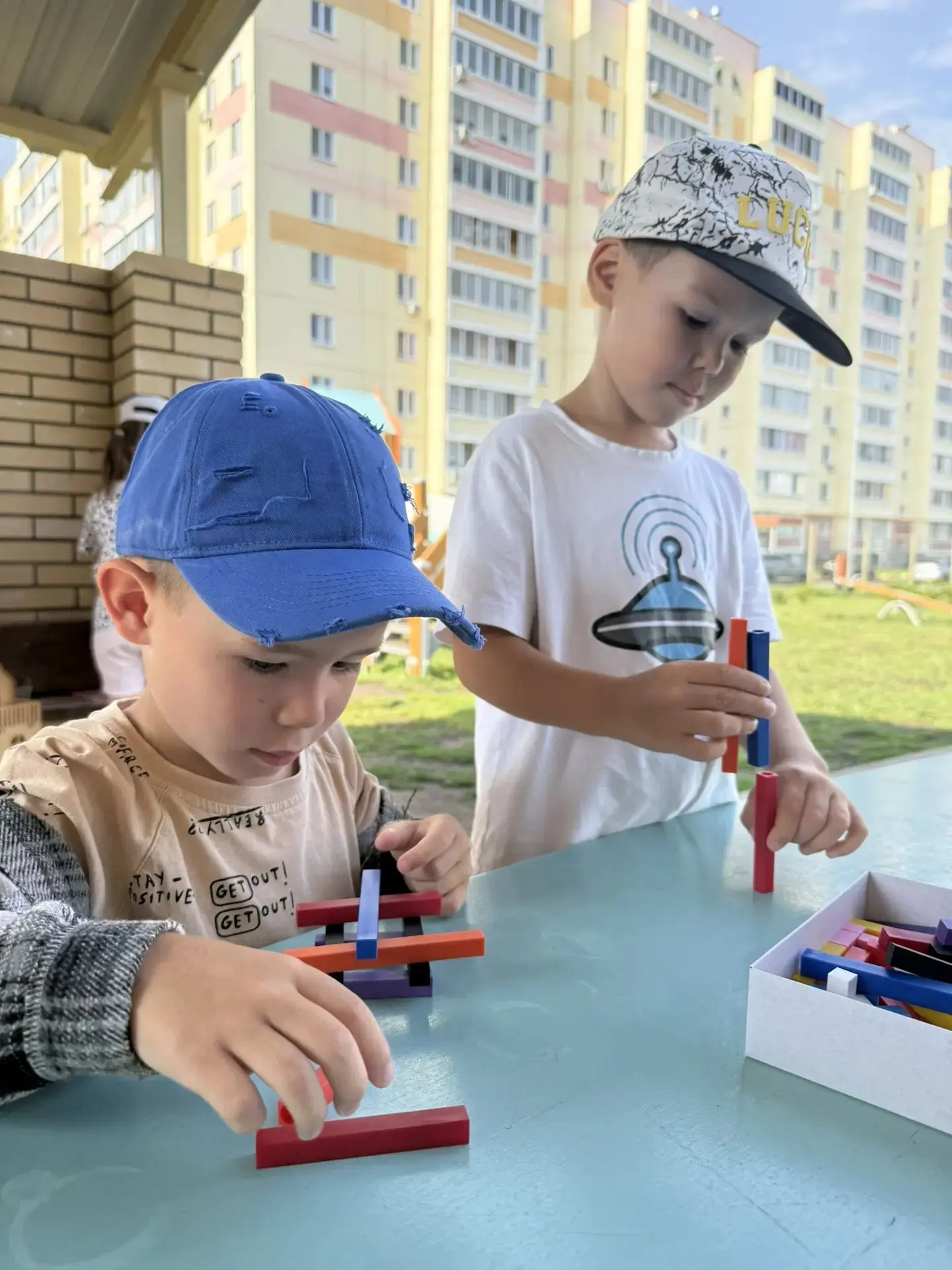 📢 Архитекторы на грани провала: день испытаний в нашем детском саду.