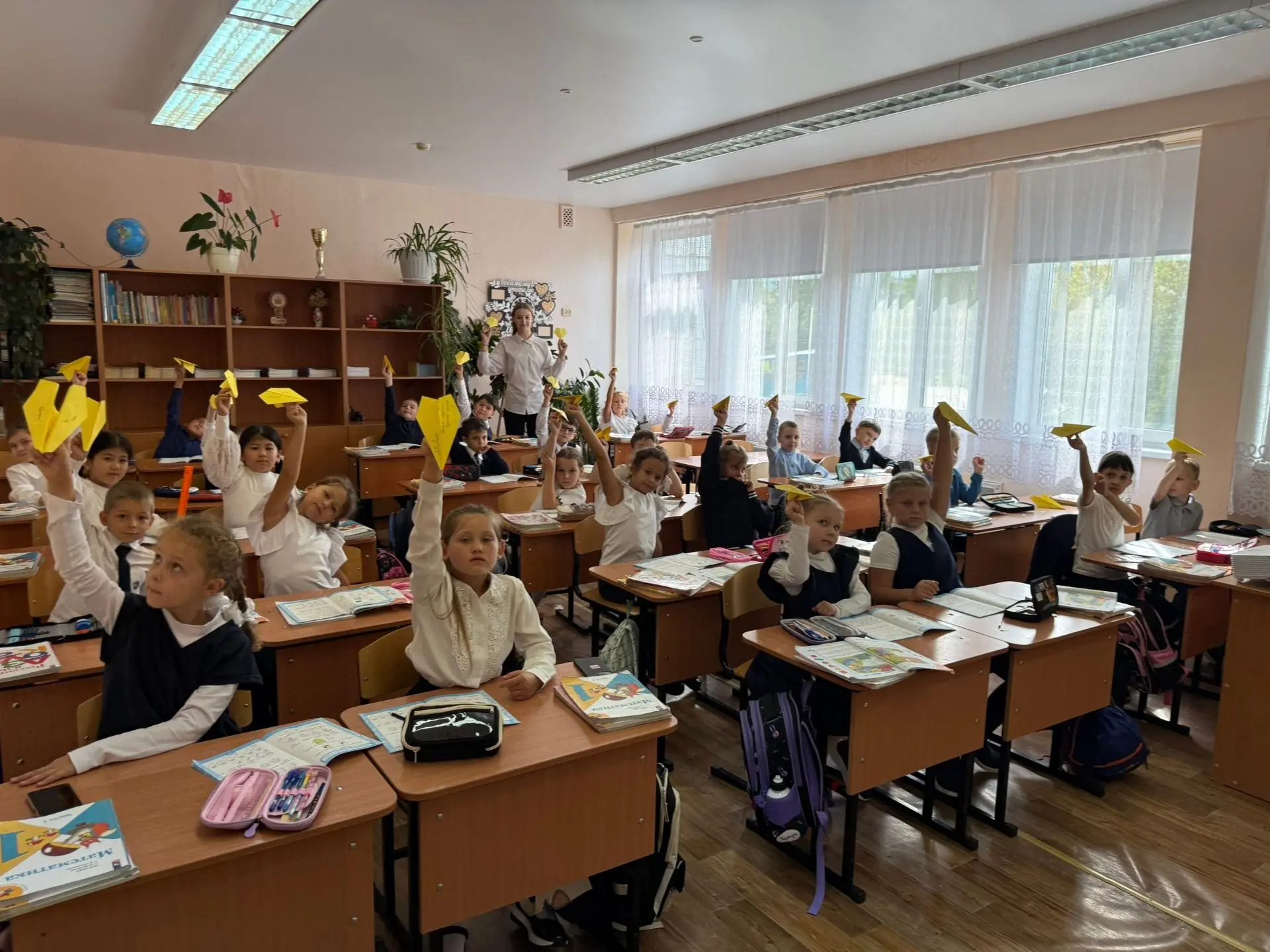 В первый учебный день Совет старшеклассников, президент школы,  Надежда Нефедова совмес...