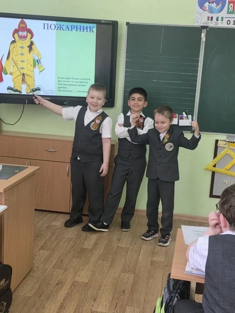 📣 Ученики 1 «В» класса пофантазировали о будущем.  Сегодня в рамках внеурочной деятельности прошёл к