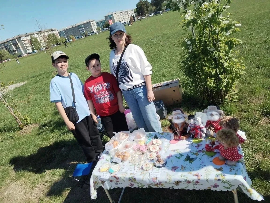 В День защиты детей на площади Колпакова было не только весело, но и по-деловому горячо...