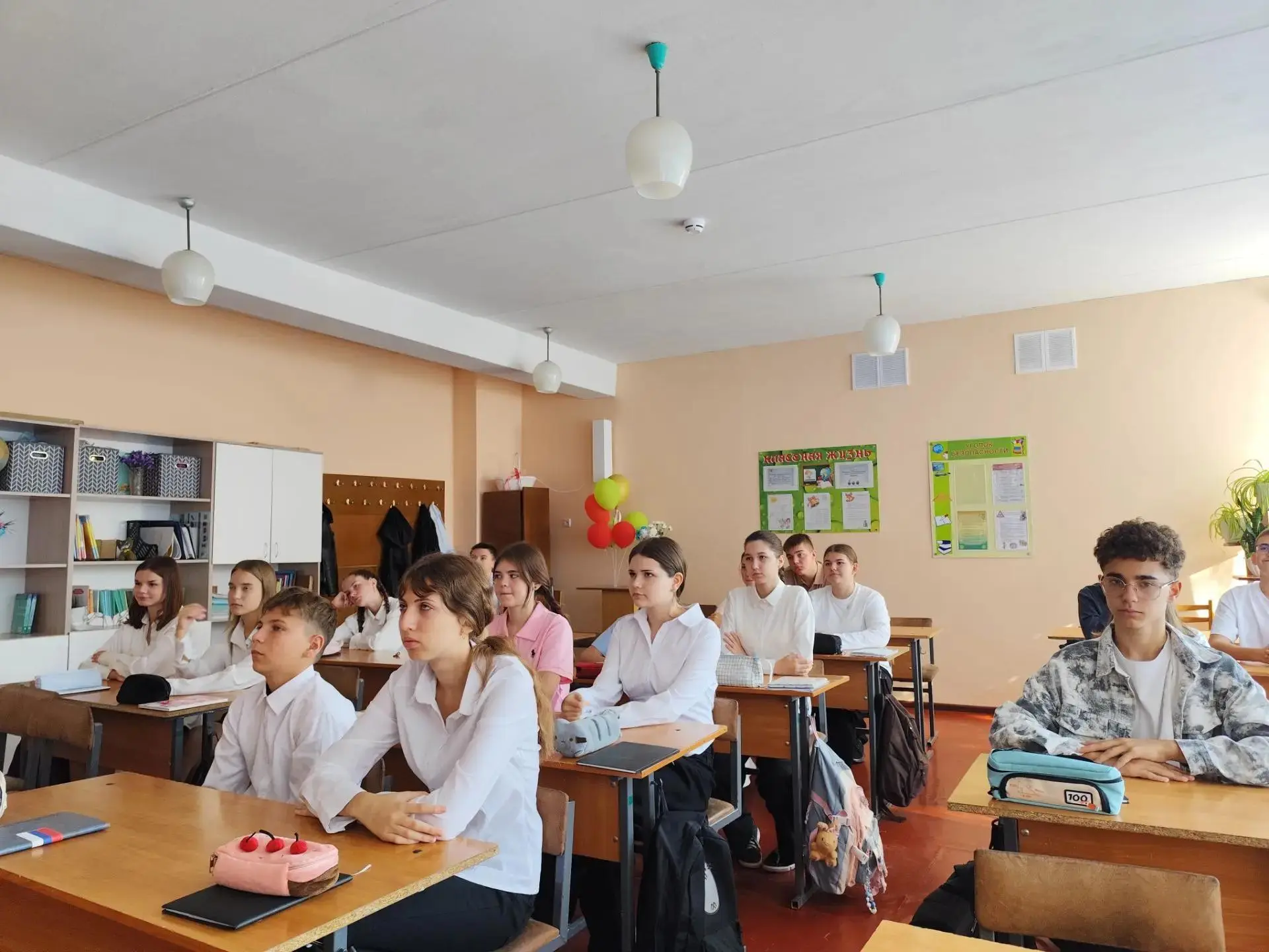 7 сентября в ГБОУ "Средняя школа №19 Шахтерского м.о." состоялось занятие "Разговоры о ...