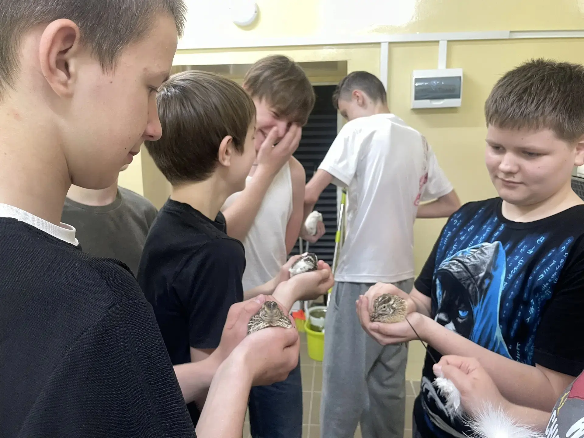 🔬 22 мая 7 «Б» совершил тур в мир больших наук в ФИЦ ВИЖ им. Эрнста! 🎓  Птичья тема захватила нас с 