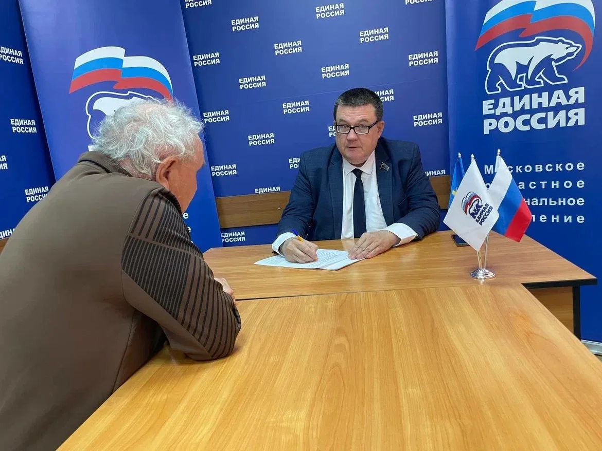 КАШИРА. Провёл как депутат Московской областной Думы приём граждан в общественной приём...