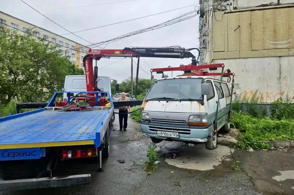 С улиц Владивостока убрали ещё 10 брошенных автомобилей

Помимо ремонта дорог, демонтажа незаконных 
