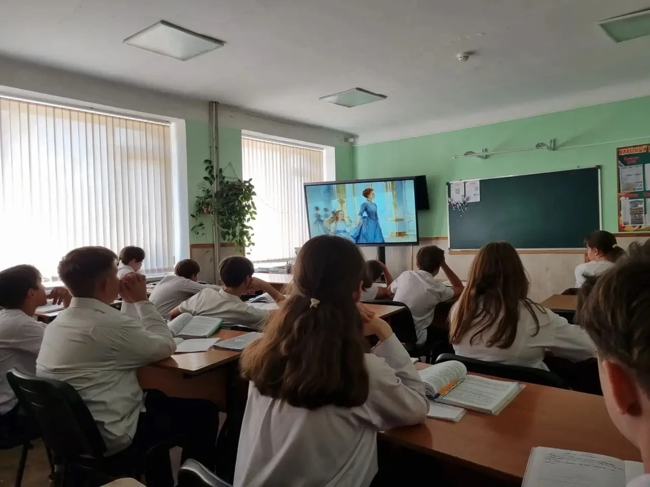 🤍 В рамках благотворительной акции «Белый цветок» в МБОУ «Гвардейская школа № 1» прошё...