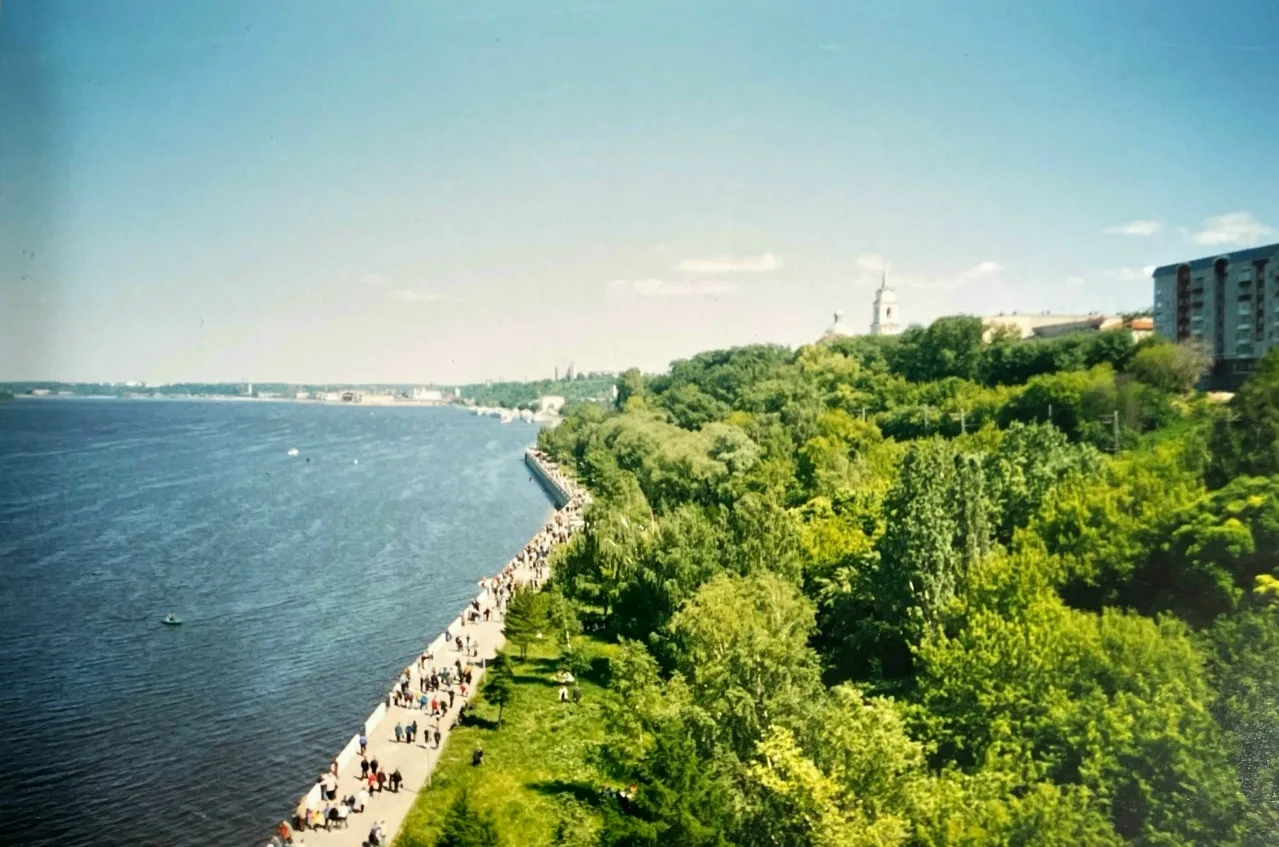 🌳 Было/стало. Набережная в Перми 12 июня в 2001 и 2026 годах.

Раньше было лучше?

Фото: Мила Кощее
