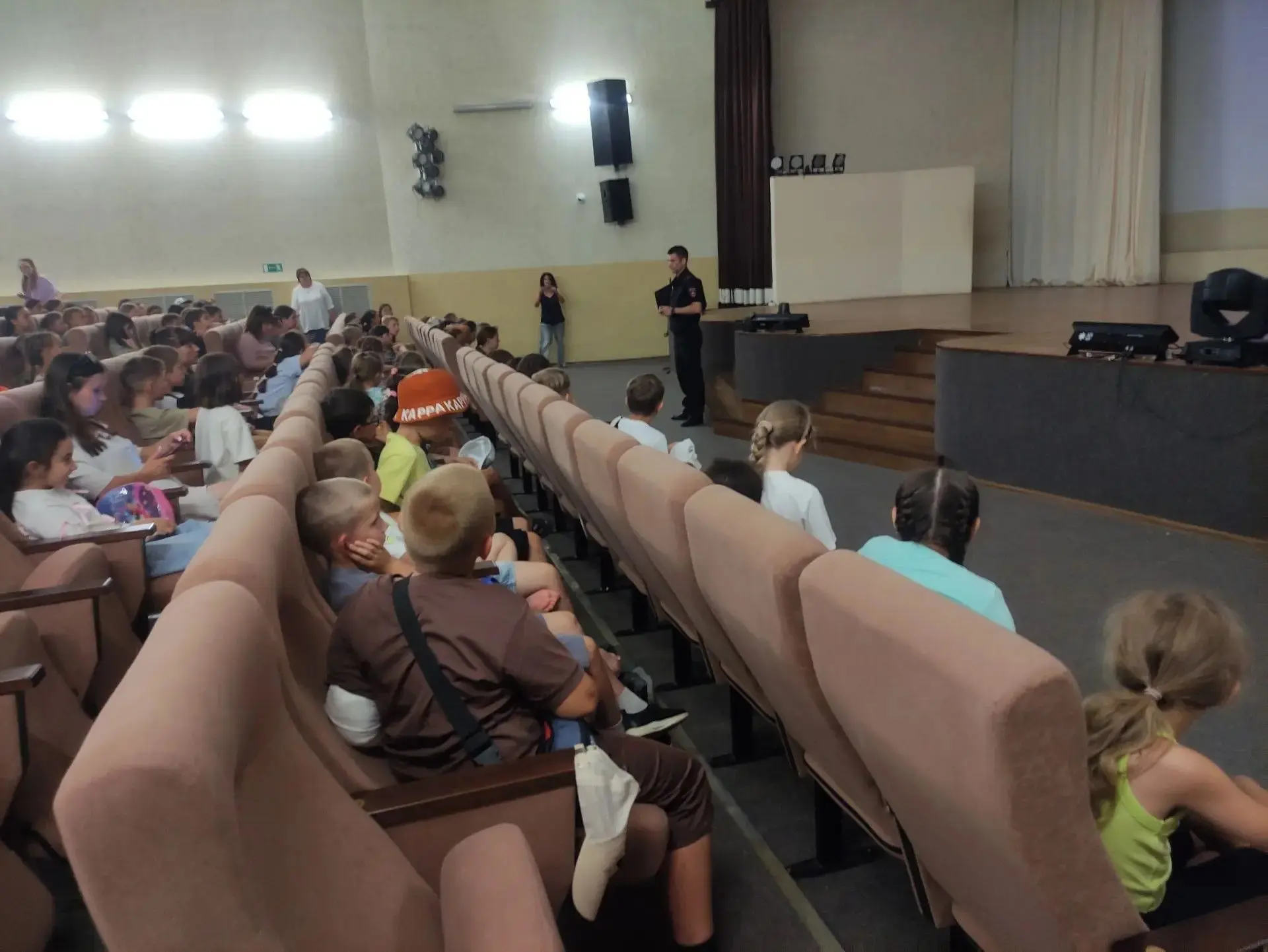Ребята профильного летнего лагеря при МБУДО "ЦДТ" приняли участие во встрече с заместит...