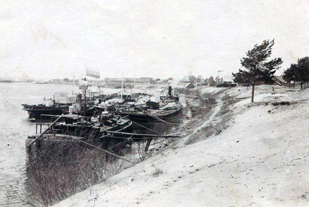 Вятская губерния, пристань Медведок.
Фото до 1917 г, автор неизвестен. История.

Пристань Медведок —