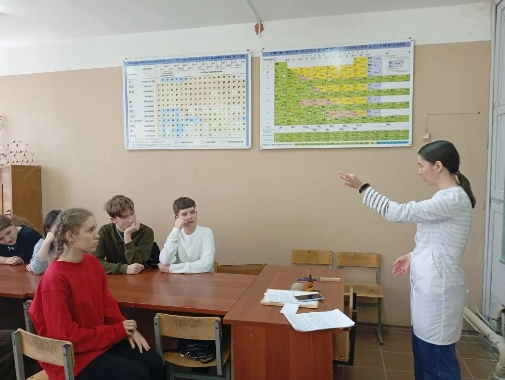 Химия — это не только учебники, но и практика! 🔬  Сегодня наши ученики 8-9-х классов превратились в 
