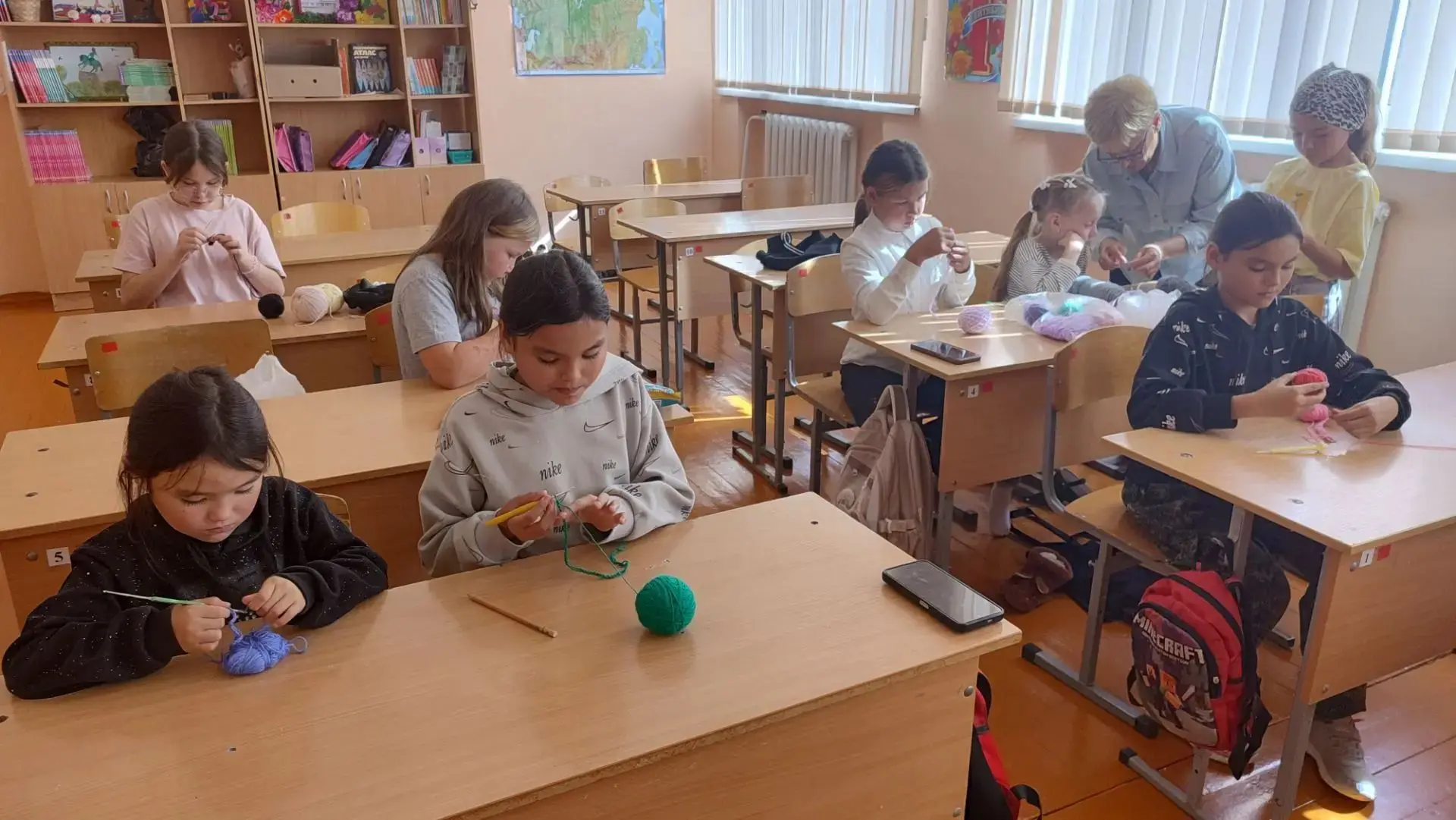 Наши «второгодники» уже в деле: занятия по рукоделию стартовали!