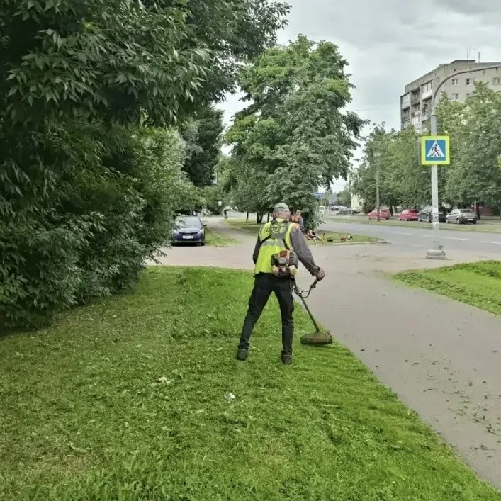 Коммунальные службы продолжают круглосуточно трудиться на улицах Великого Новгорода 💪🚜🧹