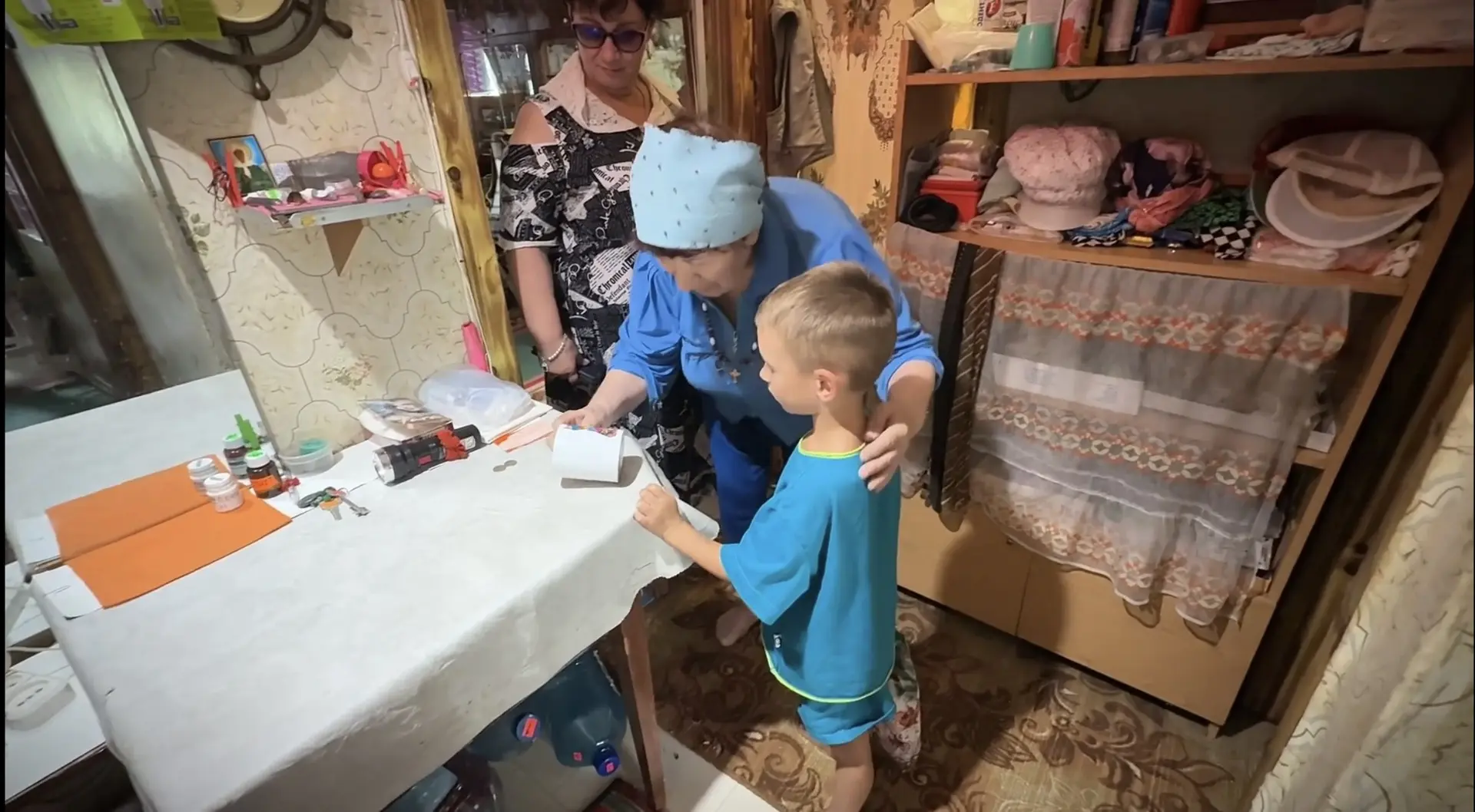 Сегодня ночью у нас раздался тот самый звонок.

Даже не беря трубку, я уже всё поняла. Когда среди н