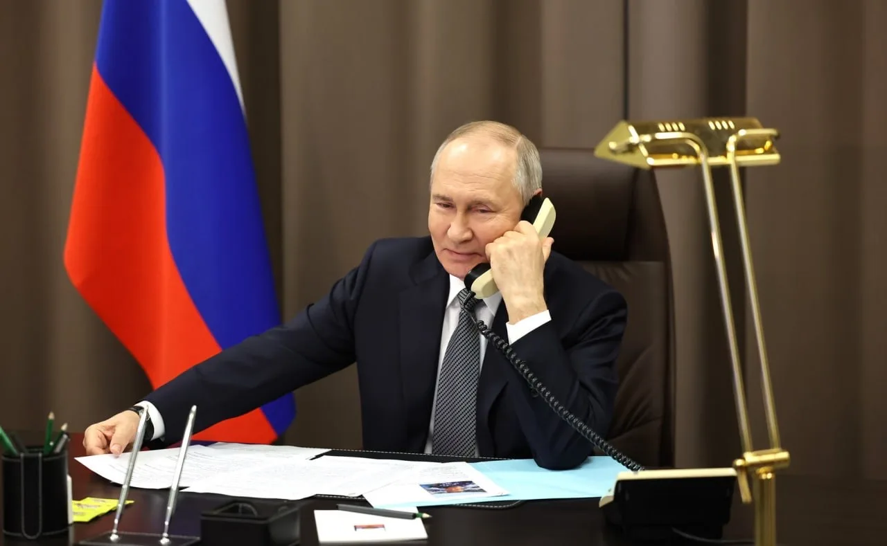 Путин и Трамп провели телефонный разговор, сообщает Кремль

Подробнее о беседе президентов России и 