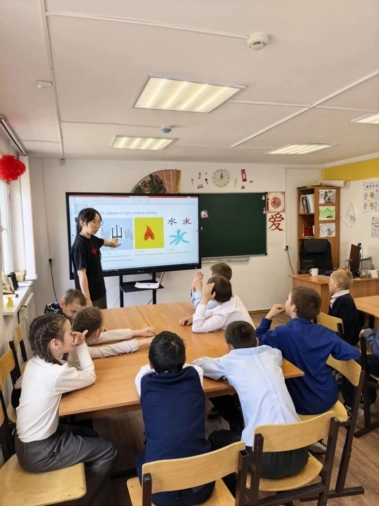 🎨🇨🇳 Любимые герои своими руками и первый урок китайского языка.  🏫На днях Центр дополнительного обра