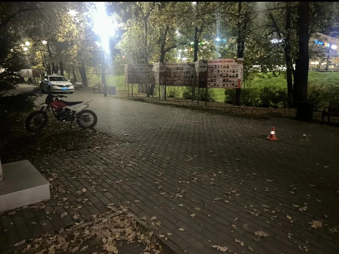 ⚠️ Пьяный 16-летний мотоциклист сбил пешехода в Парке Победы в Горно-Алтайске