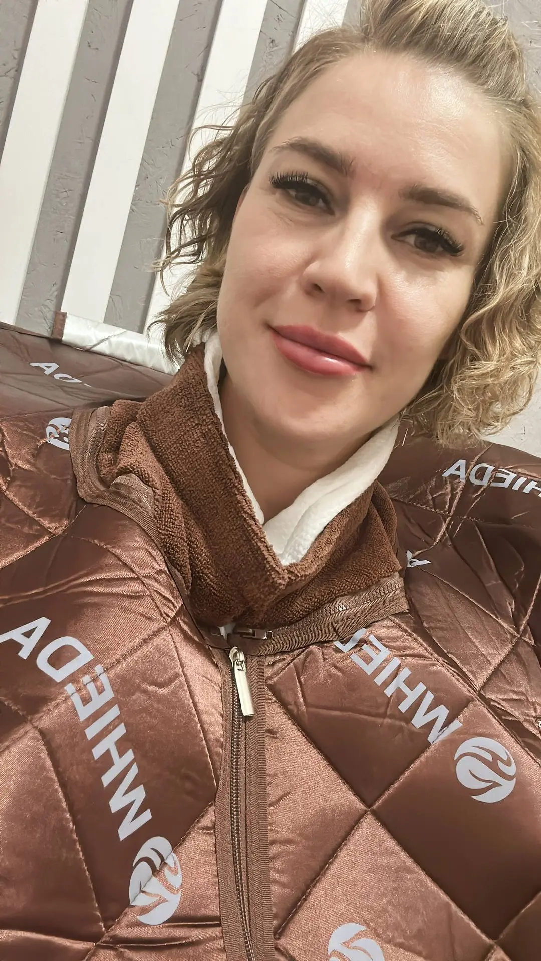 Сижу потею 😅 и стройнею, без усилий и  с пользой для здоровья💯в этой сауне 70 натуральных нефритов
