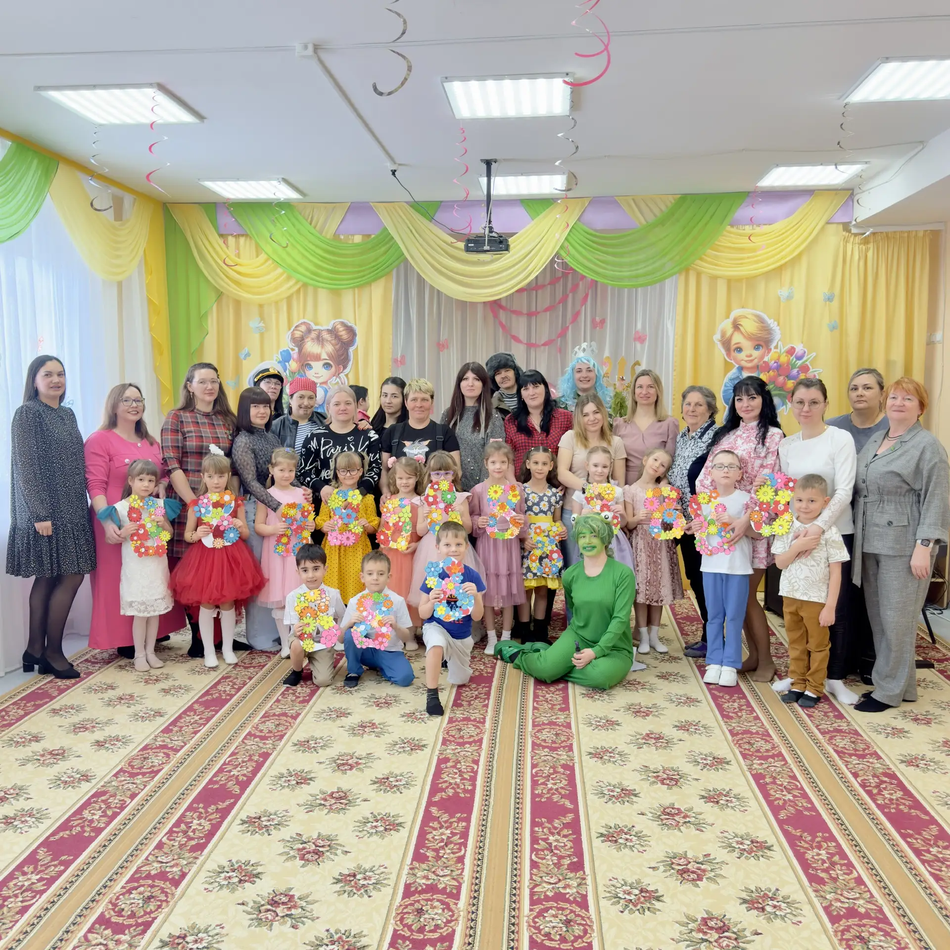 🌷 В Женский день мы от всего сердца поздравляемвсех прекрасных дам — и с особой радост...