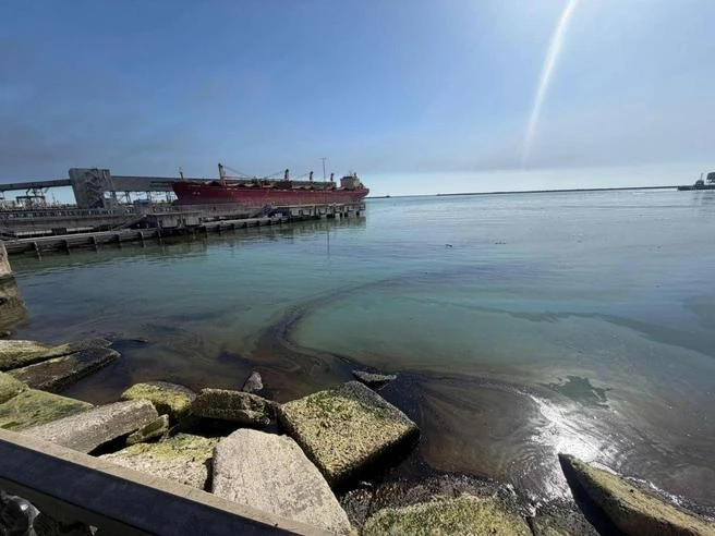 Новая Катастрофа в Черном Море! Нефтяной дождь и пятно огромных размеров приближается к...