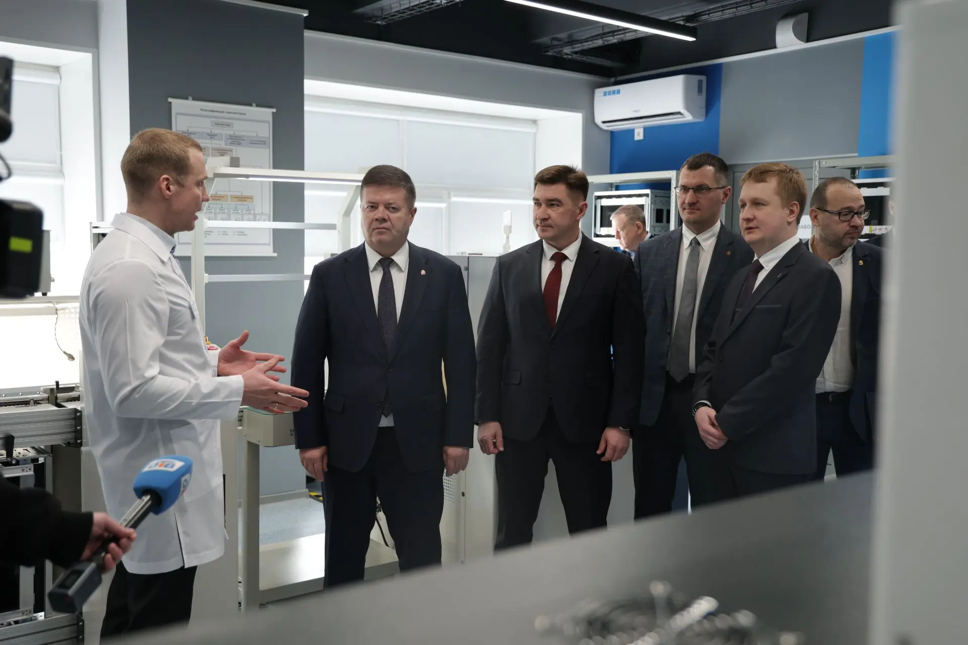 🏛️ В ЧелГУ открылась региональная индустриальная лаборатория микроэлектроники и радиофизики  На базе