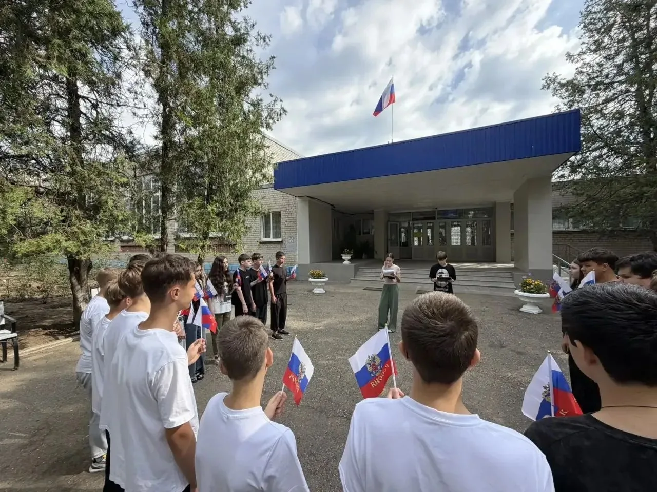 В нашей школе состоялось торжественное мероприятие, посвященное Дню Государственного фл...