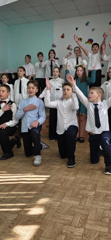 ❤️ Когда ученики дарят праздник учителям В эту пятницу учащиеся решили отказаться от скучных линеек 
