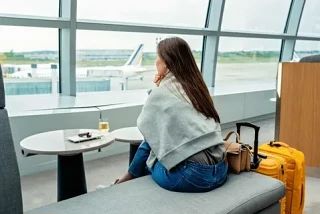 ✈️ Задержка авиарейса: какие бесплатные услуги авиакомпания обязана предоставить вам пр...