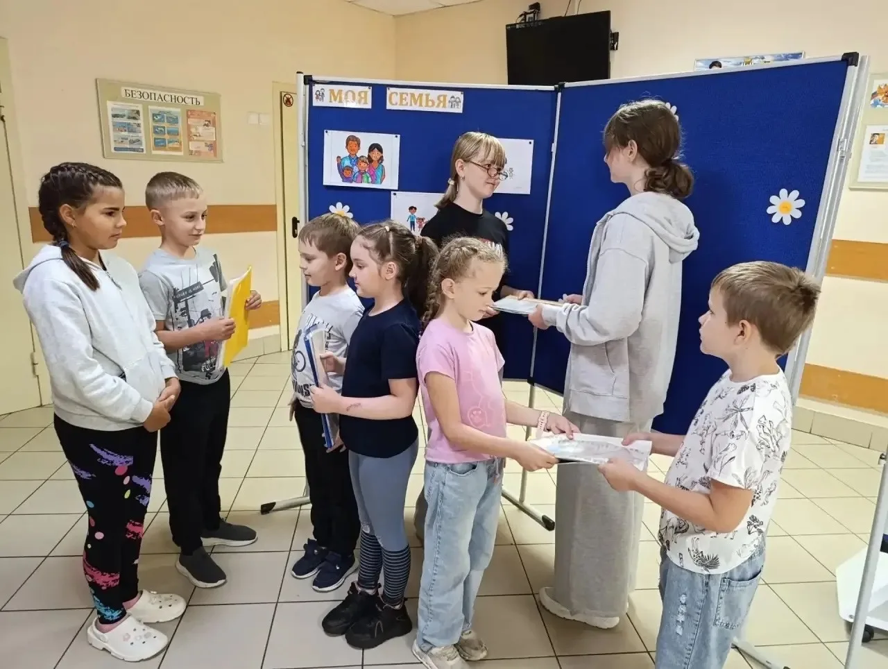 8 июля в ГОЛ «Светлячок» царила особенная атмосфера добра! ☀️

  В ходе районной творческой акции "М