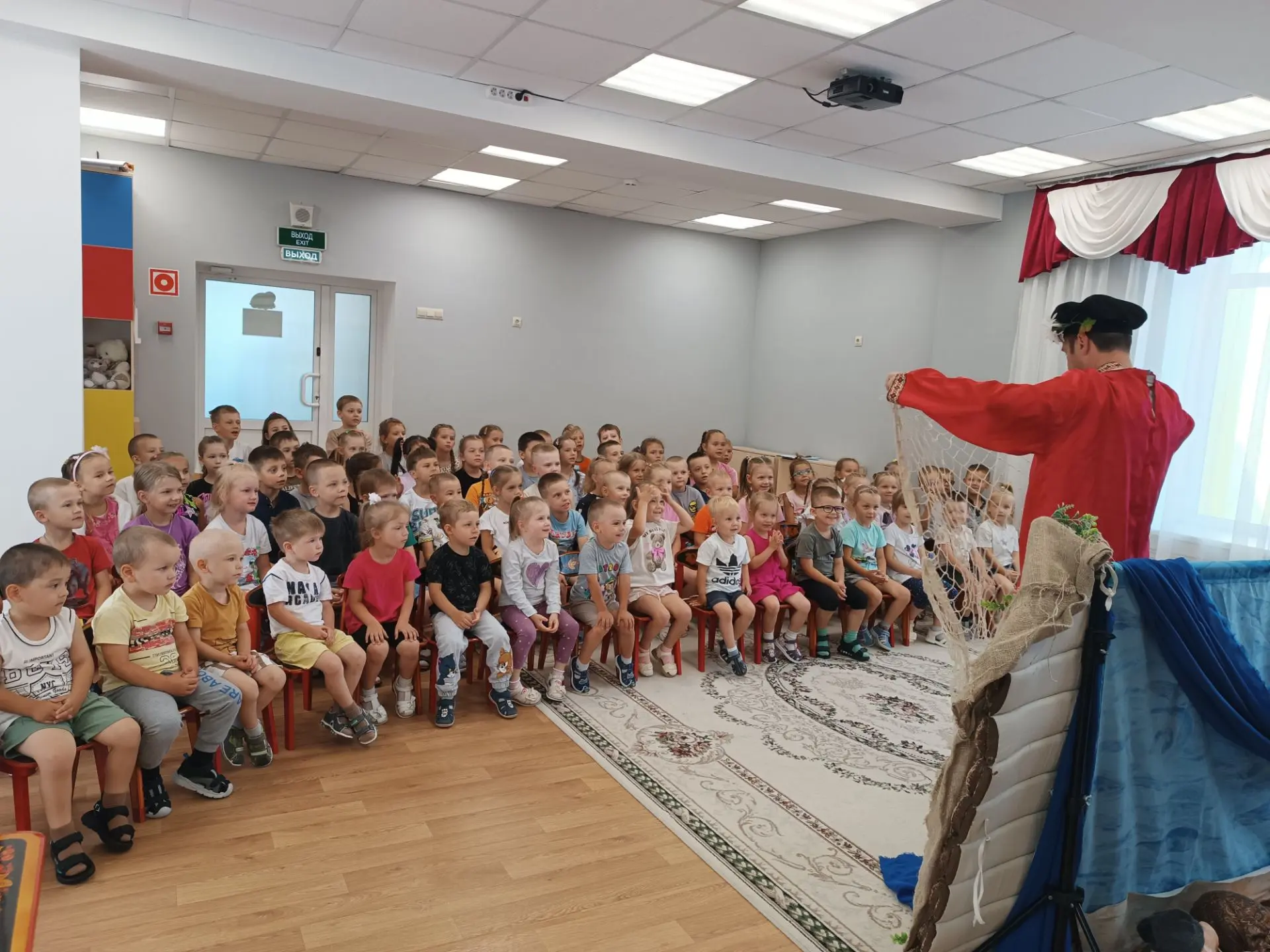 Театр кукол "Пчелка"🐝сегодня нашим воспитанникам предложил к просмотру кукольный спектакль "Золотая