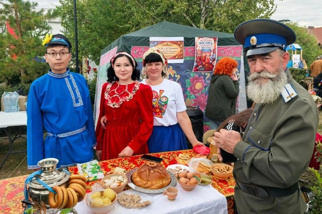 Как звучит русская душа: в поселке Ленина прошел пятый районный фестиваль «Распахнись, ...