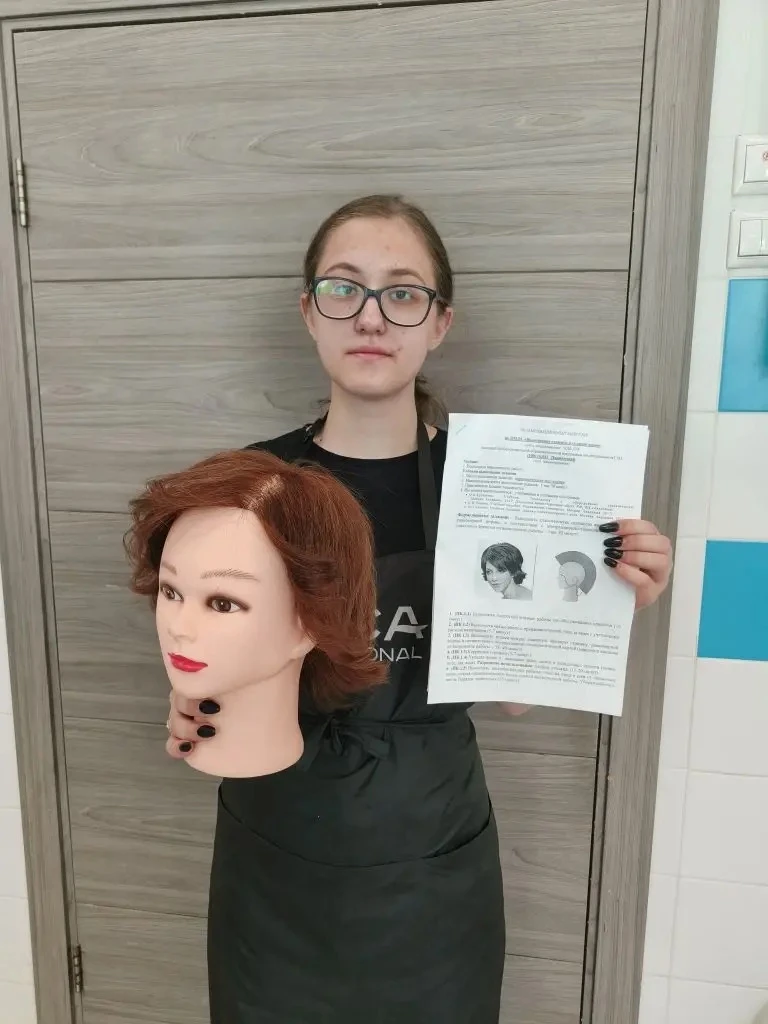 Квалификационный экзамен по профессиональному модулю "Стрижки и укладки" прошел для обучающихся 1 ку