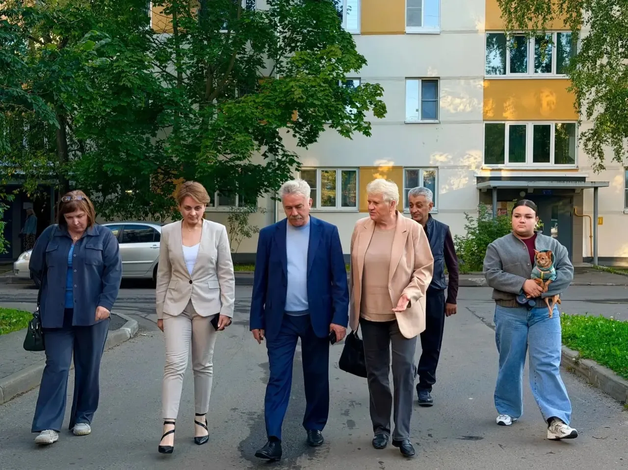 Николай Волков провел обход территории в рабочем поселке Киевский