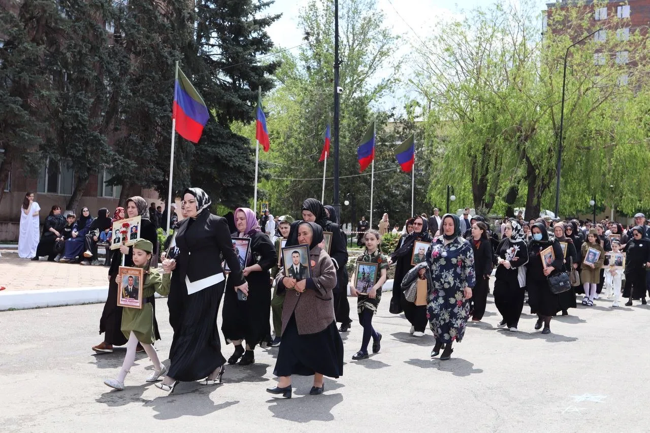 🎖 Большой фоторепортаж с торжественного митинга, прошедшего в Буйнакске в честь празднования 81-й го