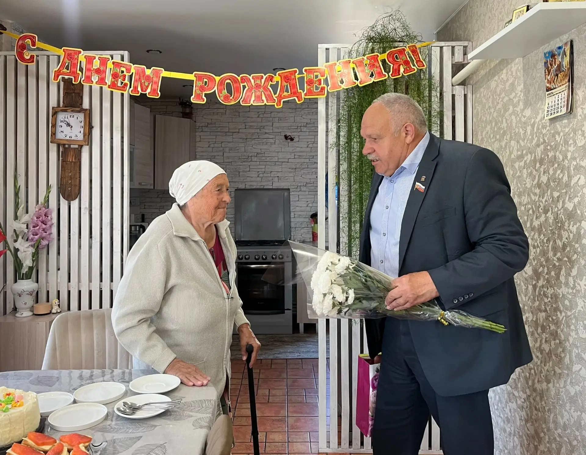 Сегодня наша землячка Екатерина Яковлевна Саломатина отмечает своё 95‑летие

Виновница торжества вес
