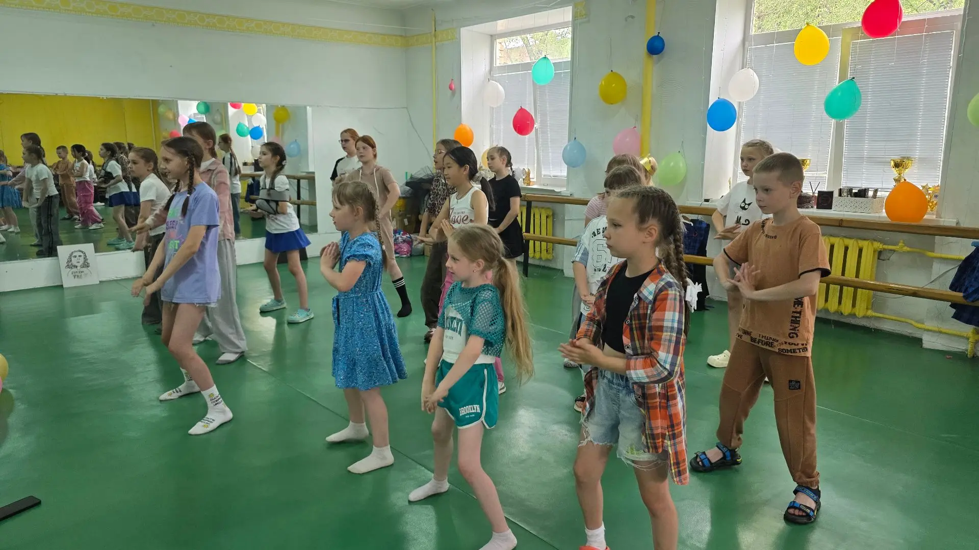 🎨🤖💃 Первая смена в «Серебряной нити»: Творим, плетём, танцуем и программируем будущее! 🚀✨
Первая
