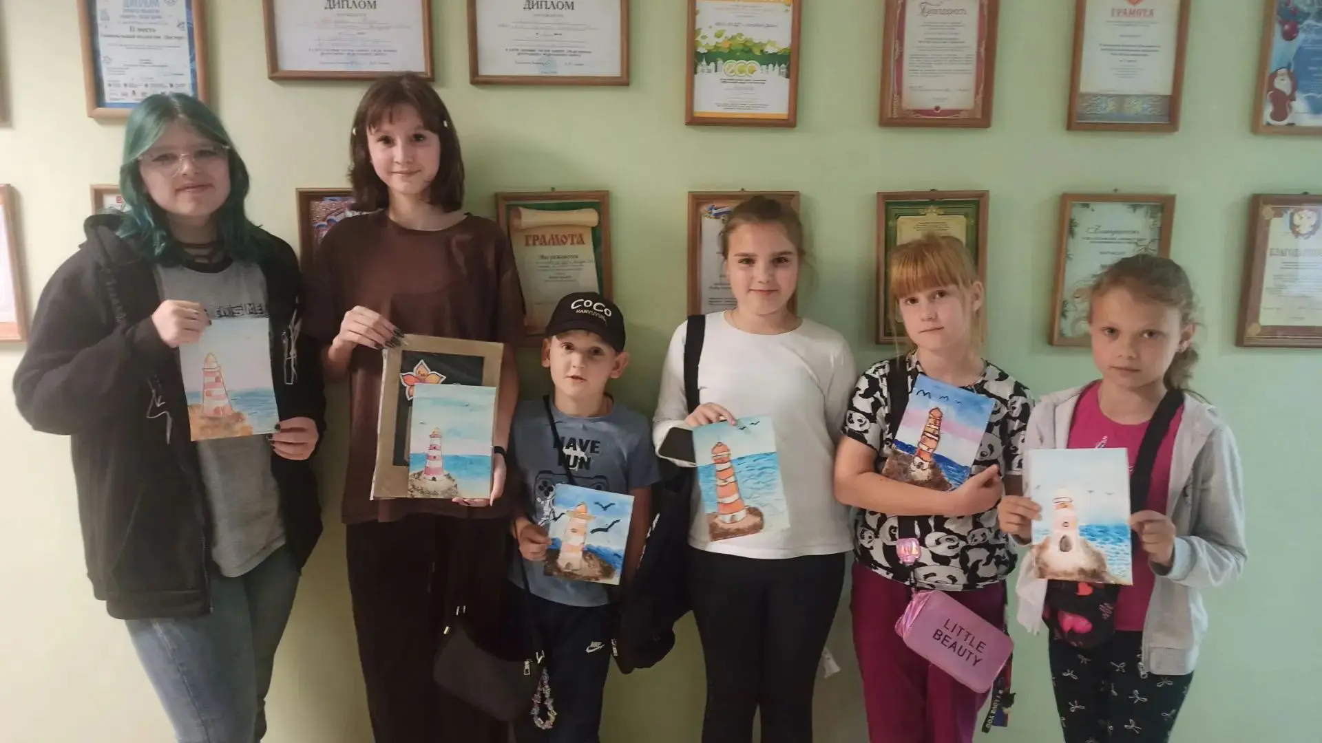 🌟18 августа в нашей мастерской было особенно шумно и волшебно. Мы рисовали море, скалы...