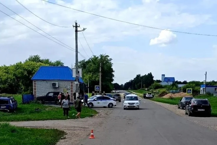 «Рено» и ВАЗ-2104 столкнулись в Чаплыгинском округе. В аварии пострадал пассажир отечественного авто