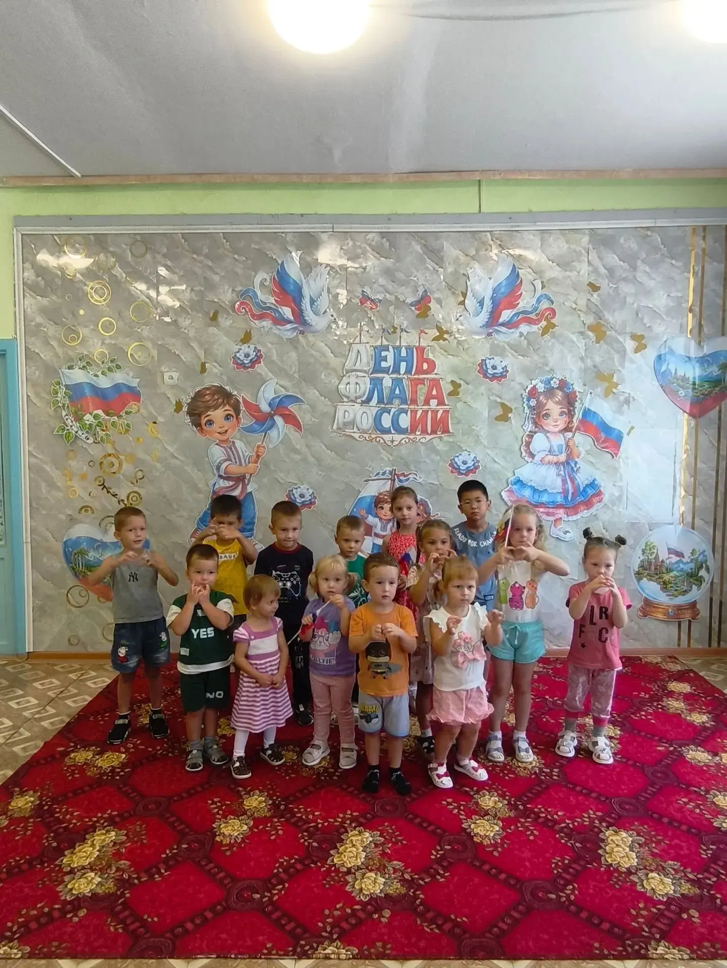 Ни один всенародный праздник в России не обходится без поднятия Государственного флага.