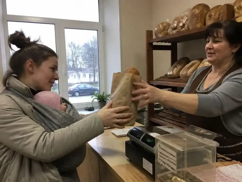 Он каждый день переплачивал за хлеб, и я думала, что он путается
Пекарню я открыла три года назад, к