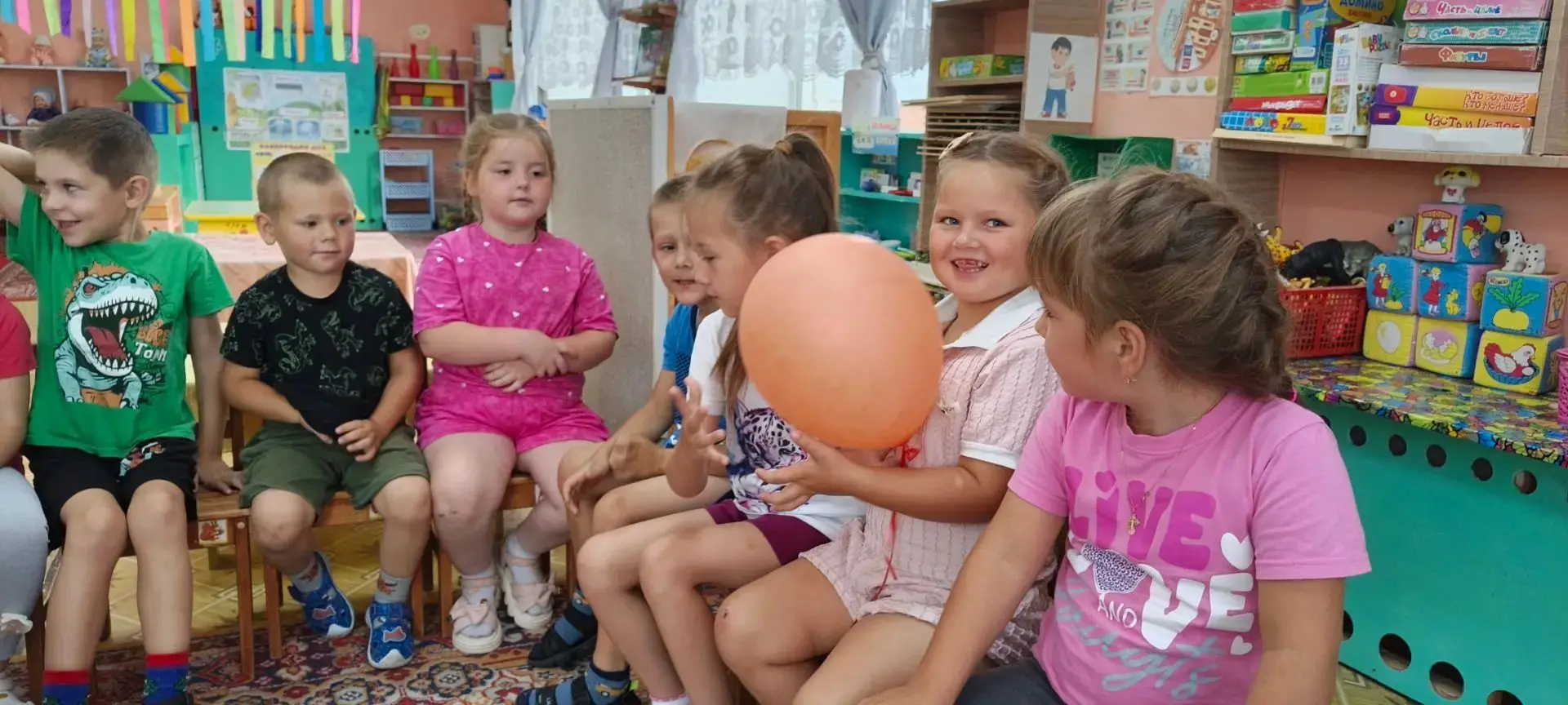 Сегодня дети старшего дошкольного возраста провели "День дружбы"😊🤝👏😉
Вспомнили что же такое друж