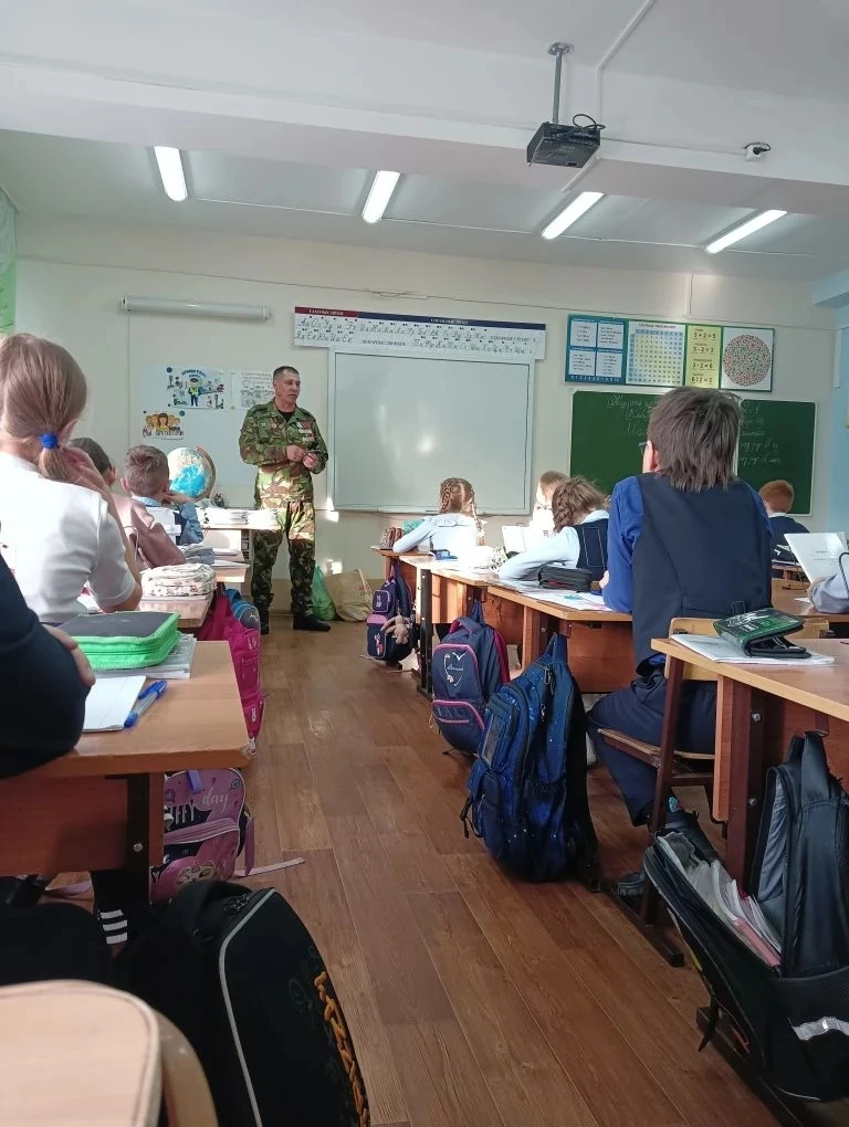 Диалог с героем в 3 "Б" классе  23 марта ученики 3 "Б" класса нашего лицея (классный  руководитель  