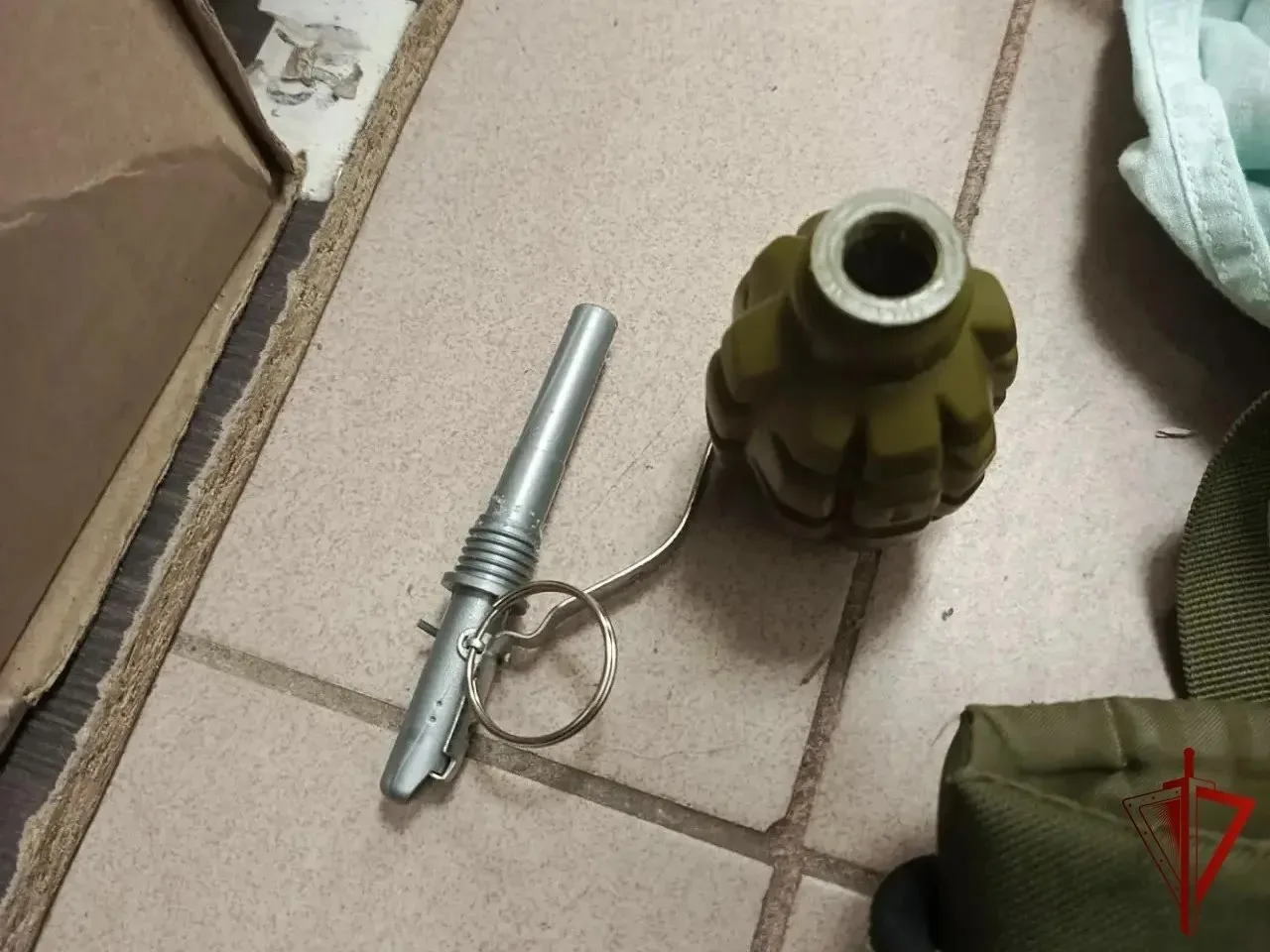 В пункте выдачи заказов на улице Окуловой обнаружили предмет, внешне напоминающий грана...