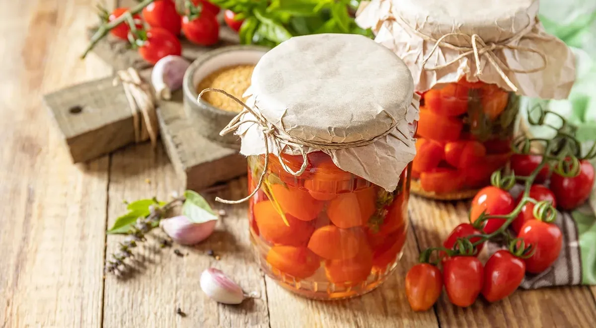 🍅 Солёные помидоры с горчицей

Ингредиенты: 2 кг помидоров, 1 л воды, 40 г соли, 20 г сухой горчицы