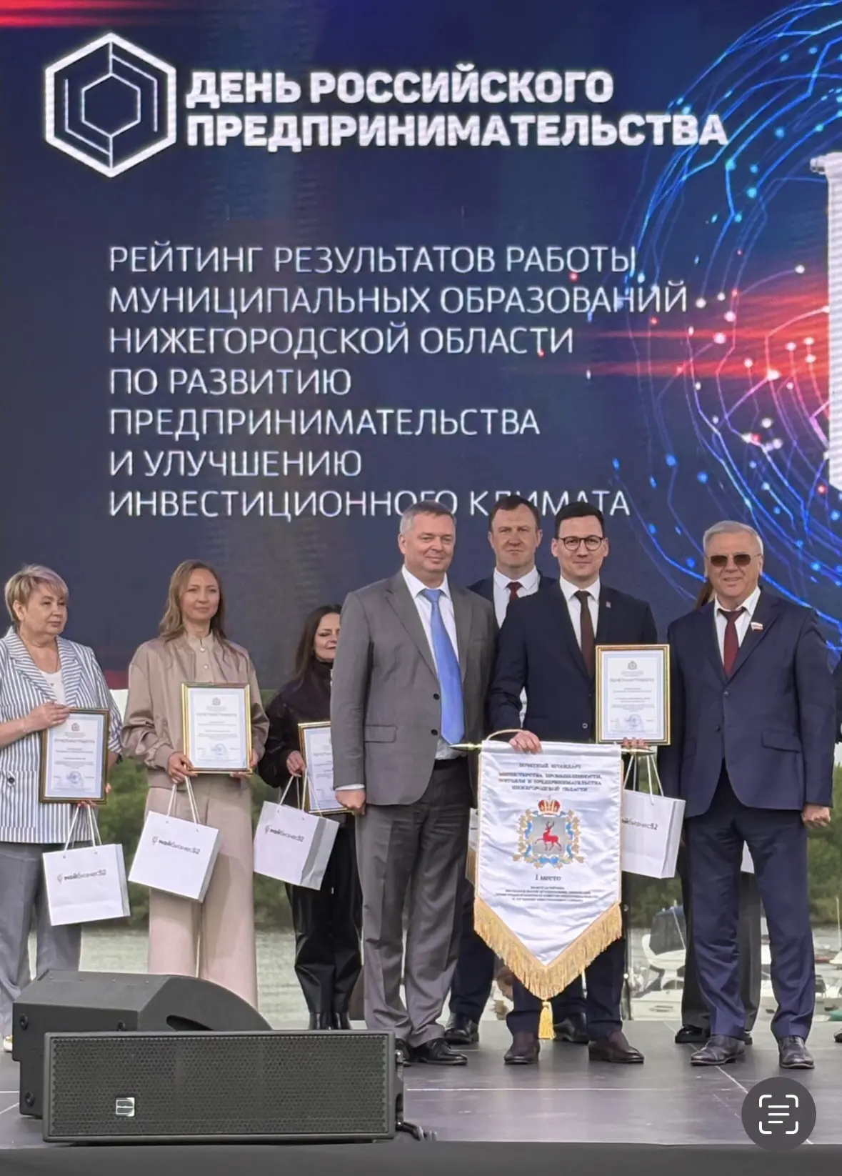 Полагаю, городецкие купцы гордились бы нашими современными предпринимателями: сегодня я...
