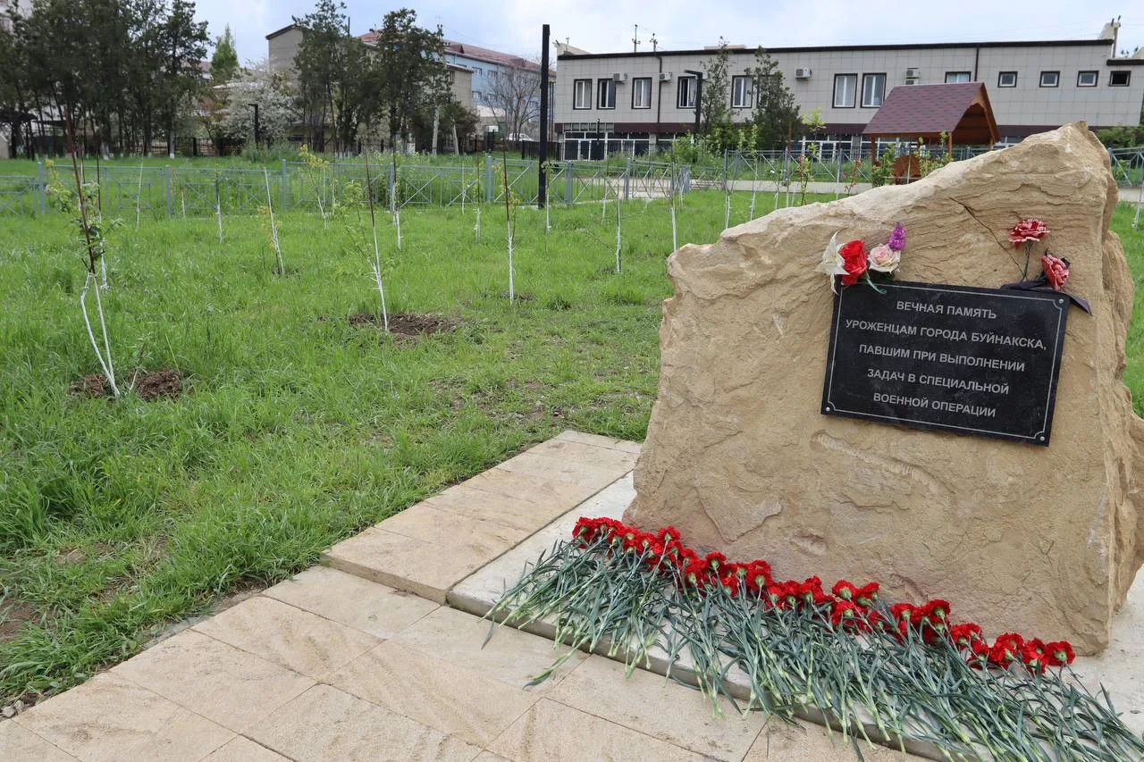 🌹 В эти предпраздничные майские дни в Городском саду им. Р.Гамзатова, у сада памяти героев специальн