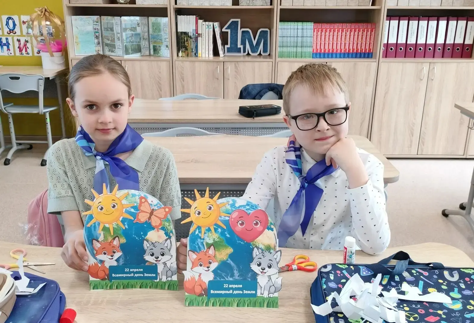 🌍Маленькие руки — большое дело: 1М класс отметил День Земли!   Сегодня наши первоклассники устроили 