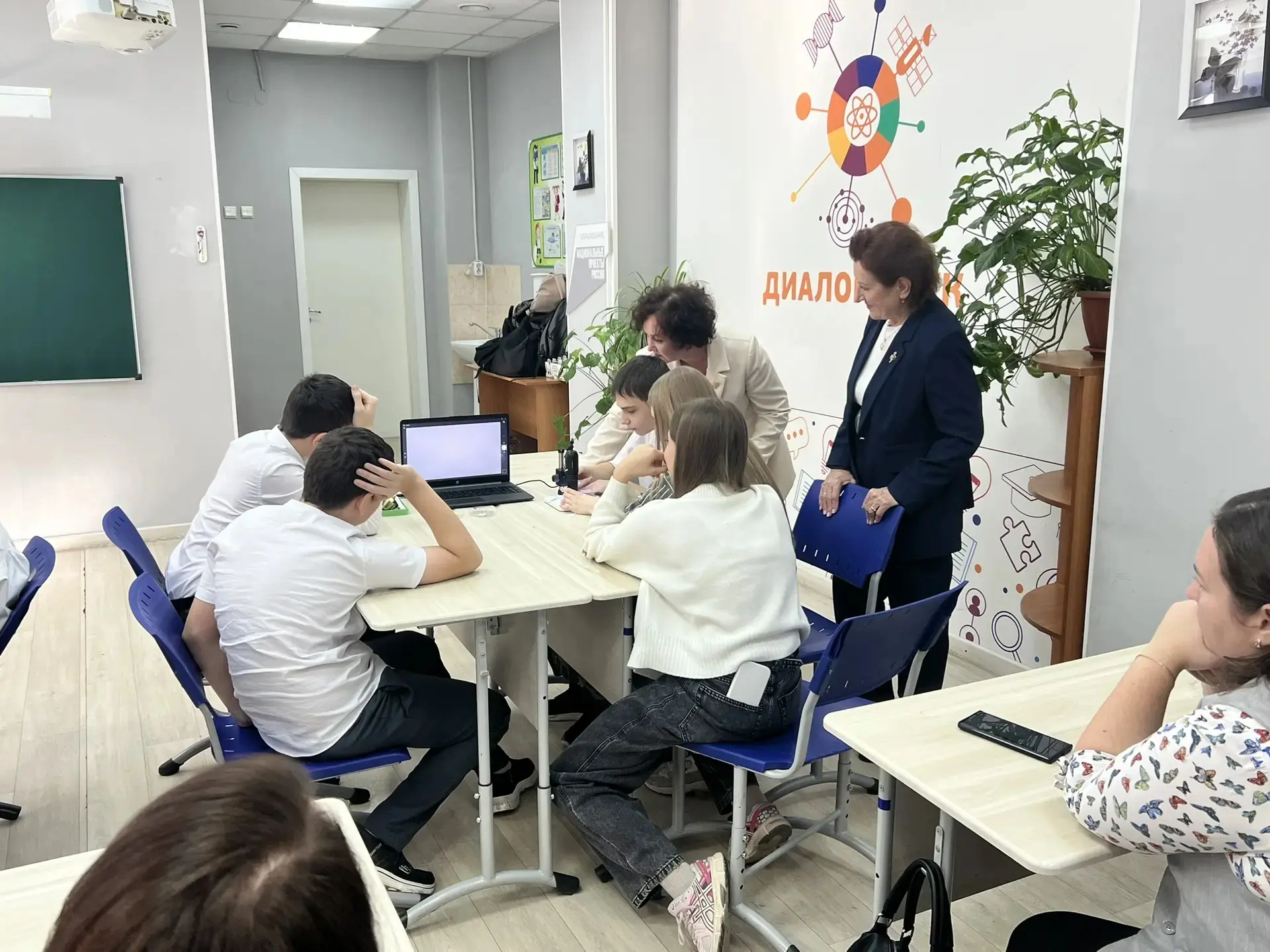 🌟🔬 В Промышленновской школе №56 прошел семинар учителей естественно-научного цикла!