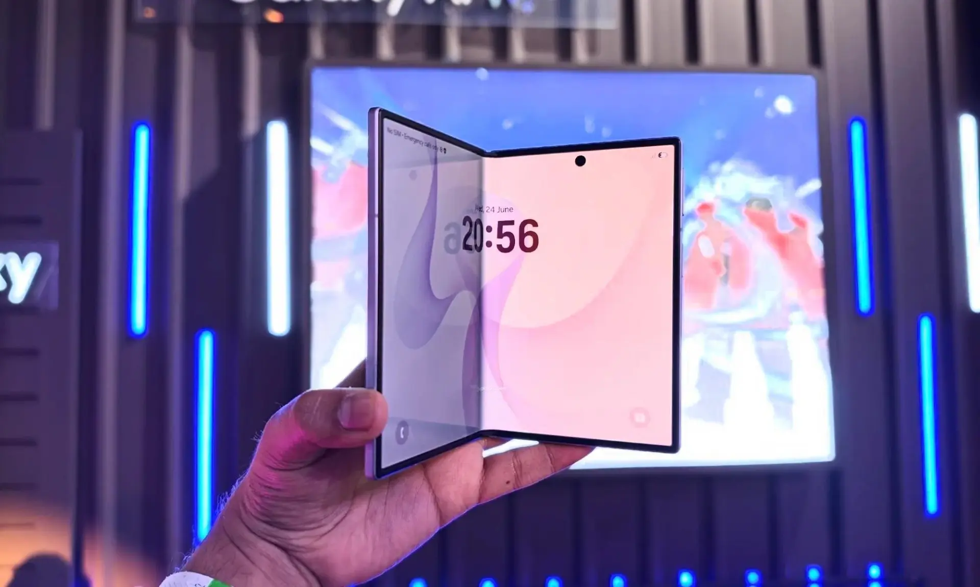 Анимацию раскрытия iPhone Duo повторили на Galaxy Z Fold 8